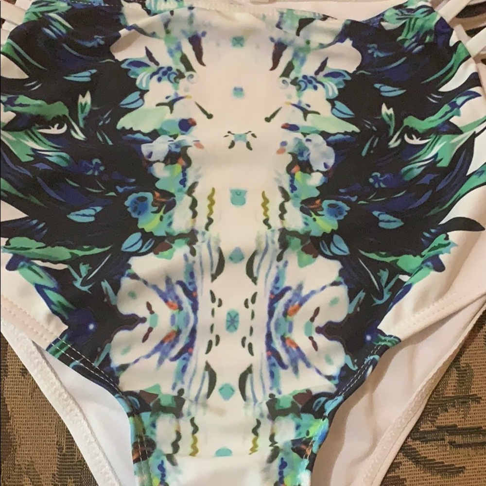 Swimming 👙 - Picture 6 of 8